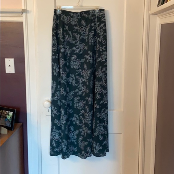 Green floral maxi skirt and cropped tank top set - Picture 2 of 8